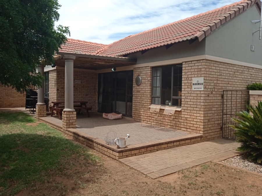 2 Bedroom Property for Sale in Vredenhof Sh Free State